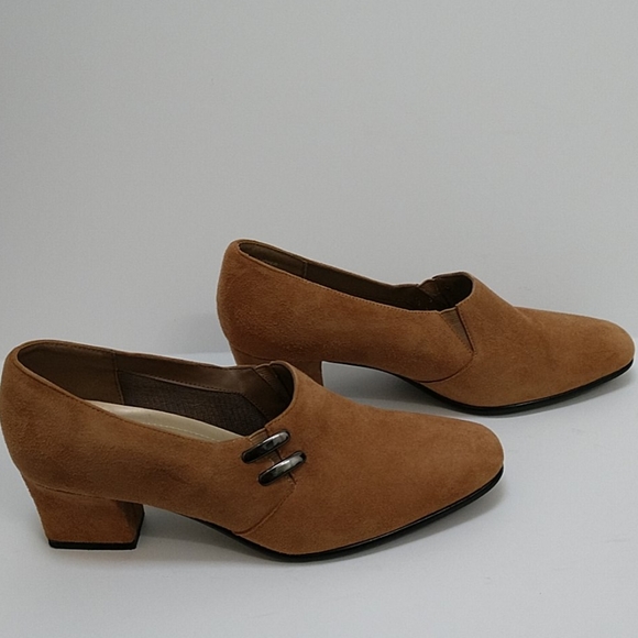 Karen Scott Shoes - Karen Scott Soft Step Riley Tan Suede Leather Heel